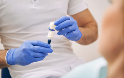 Dvoumite li se između izbora – zubni implantat ili zubni most?